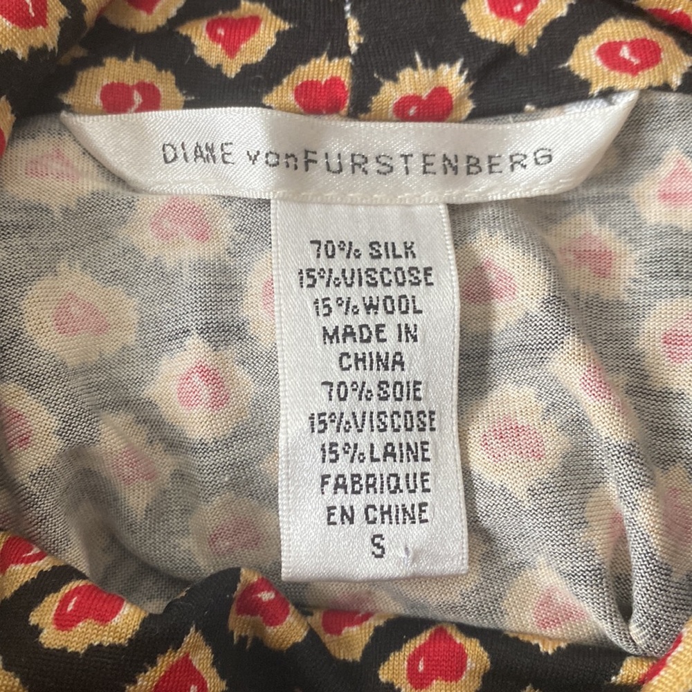Diane Von Furstenberg Amore Red Hearts Turtleneck Top♥️🖤♥️ - Picture 3 of 10